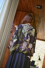 Load image into Gallery viewer, One Hundred Stars Orchid Black Crepe Kimono