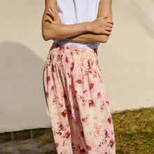 Load image into Gallery viewer, Rosabell Pink Nectar Scattered Flower Skirt
