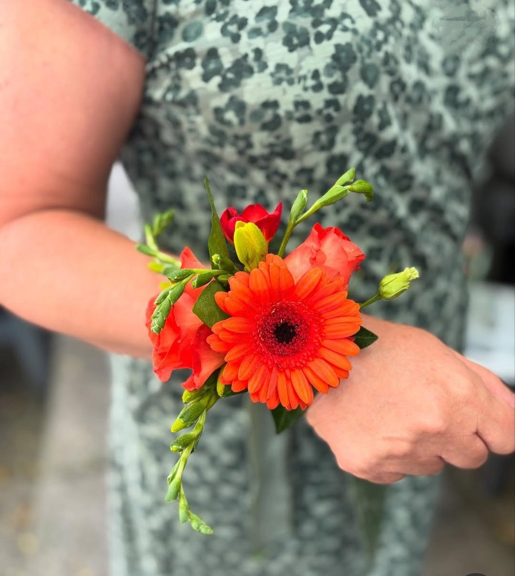 Wedding wrist corsage
